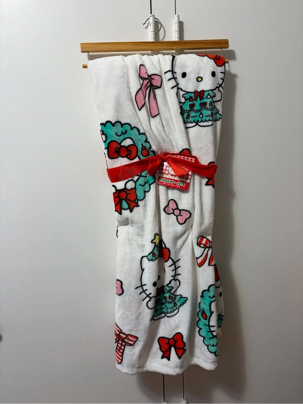 Hello Kitty Bow Wreath White Plush Holiday Throw Blanket